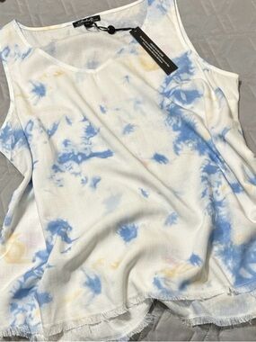 Sz L⭐️NWT Charlie B Celestial Sky 💯% Tencel Sleeveless Top With Frayed Hem.